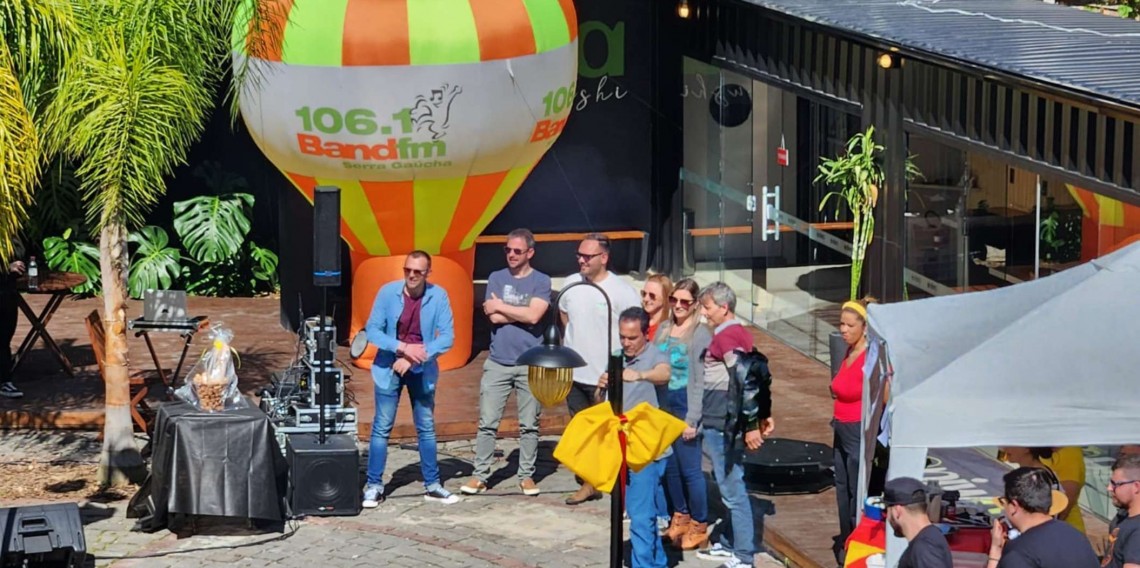 Comunicadores da BandFM envolveram o público com diversas brincadeiras