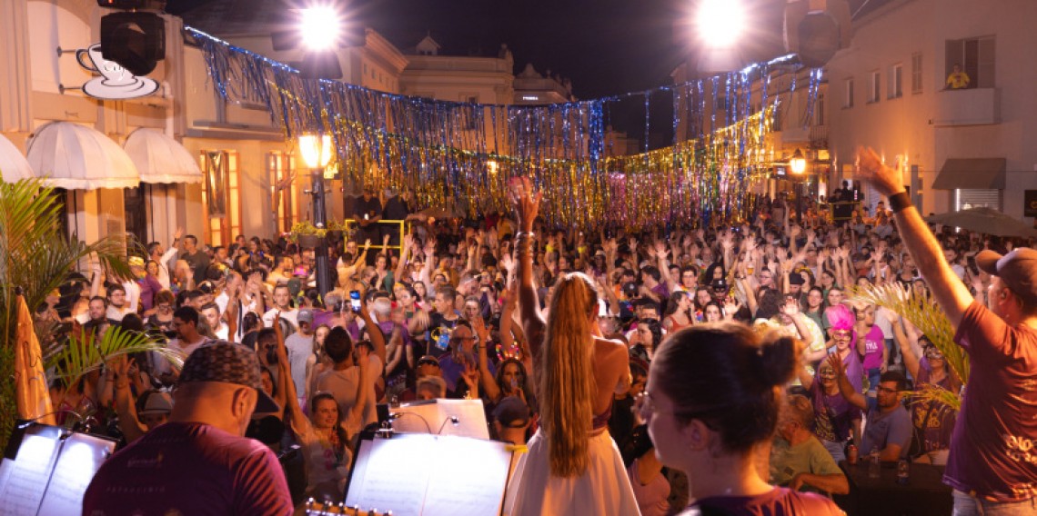 A festa dos foliões foi até a meia-noite