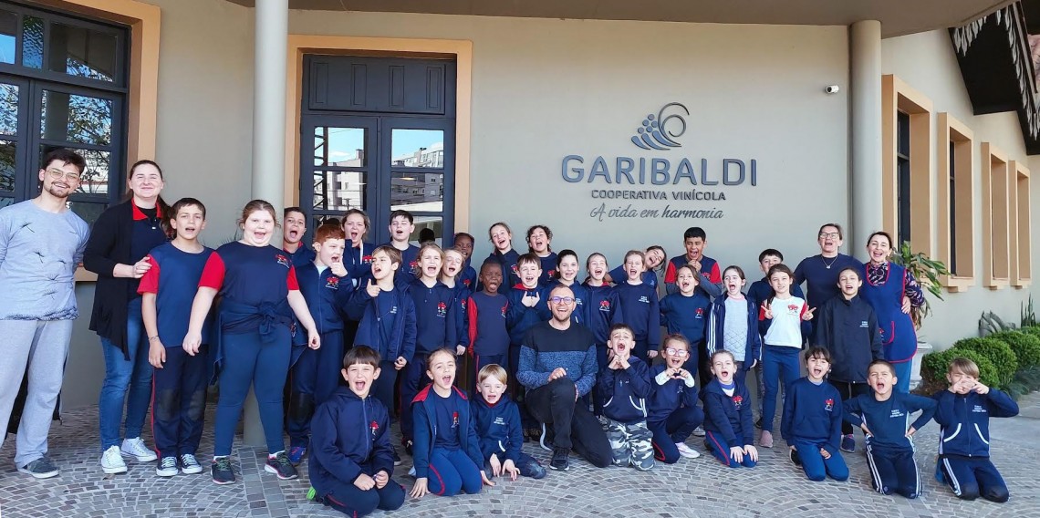 Cooperativa Vinícola Garibaldi recebeu alunos em passeio repleto de informações