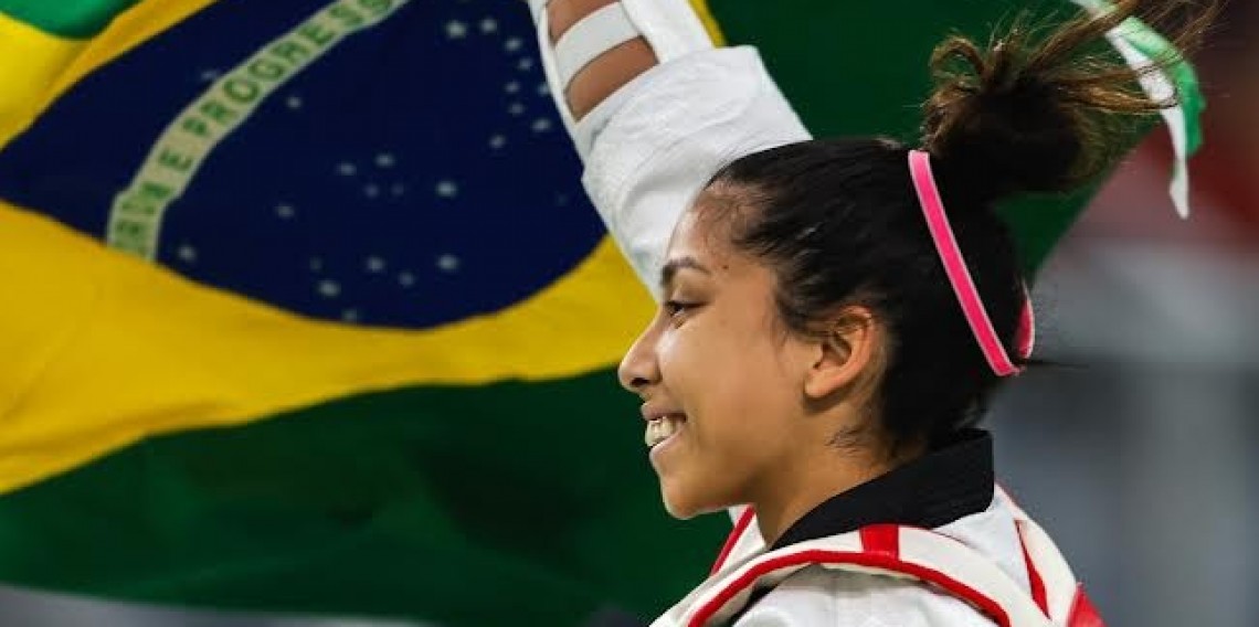 Maria Eduarda celebrou a conquista da medalha de ouro nos Jogos Parapan-Americanos de Santiago, no Chile.