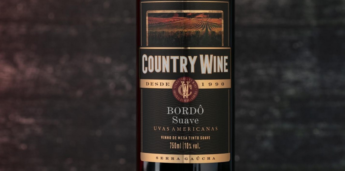 Os rótulos da linha Country Wine apresentam elementos que enfatizam a variedade e o tipo de produto