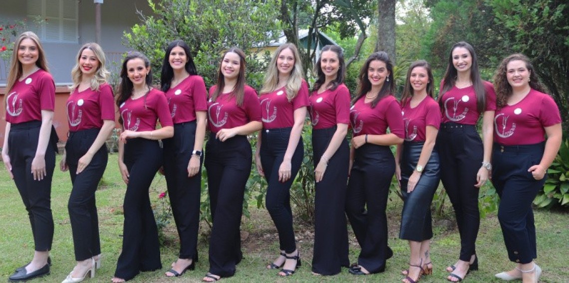 Candidatas a Soberanas da Fenachamp presentes