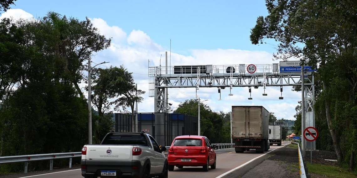 Com as novas regras do Contran será adotada, em todo o território nacional, a troca do nome das placas de sinalização de “free flow” para “pedágio eletrônico