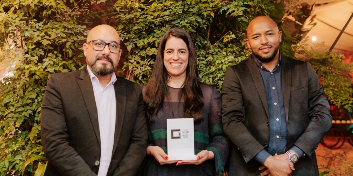 Dandara Assis Rocha, coordenadora de Vendas da Tramontina, entre Kleber Spínola (à esquerda),  representante de São Paulo, e Michael Rodnei Ferreira, coordenador de Vendas 