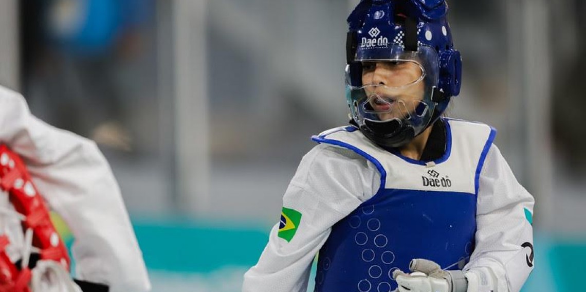 Maria Eduarda celebrou a conquista da medalha de ouro nos Jogos Parapan-Americanos de Santiago, no Chile. 