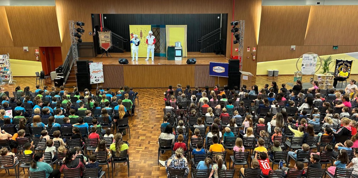 Apresentação da peça de teatro, durante a 32º Feira do Livro em Carlos Barbosa