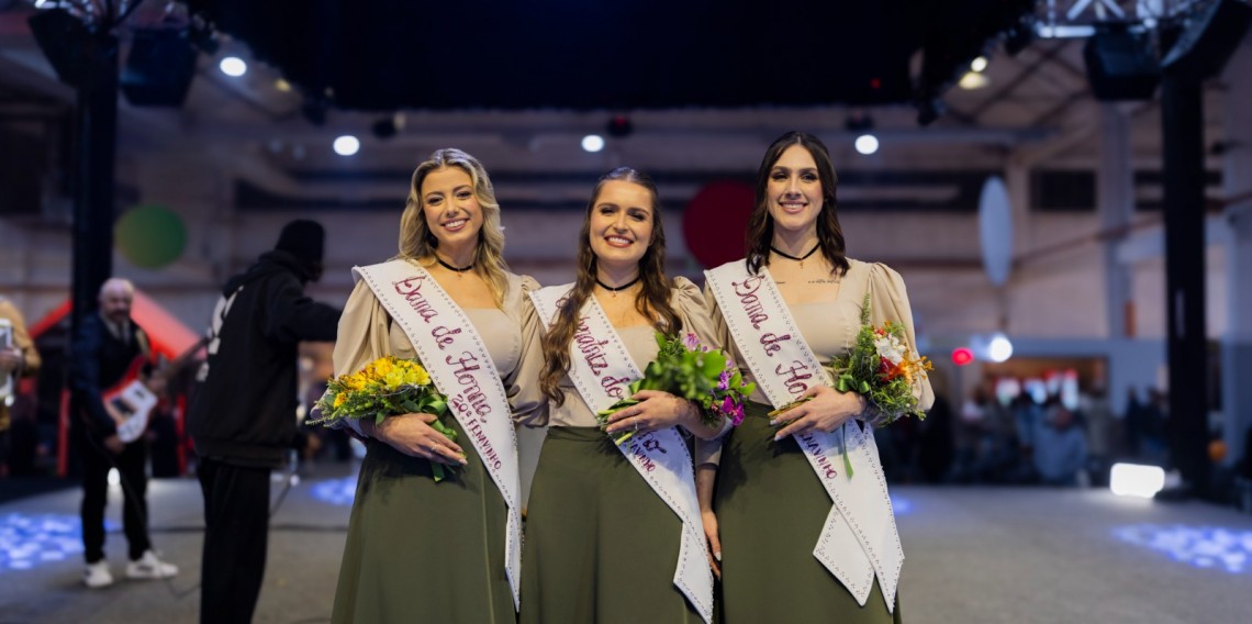  Corte da 20ª Fenavinho: Graziele Miszevski, Laura Caroline Pouluk Strozak e Yasmin Luiza de Lima Barbacovi