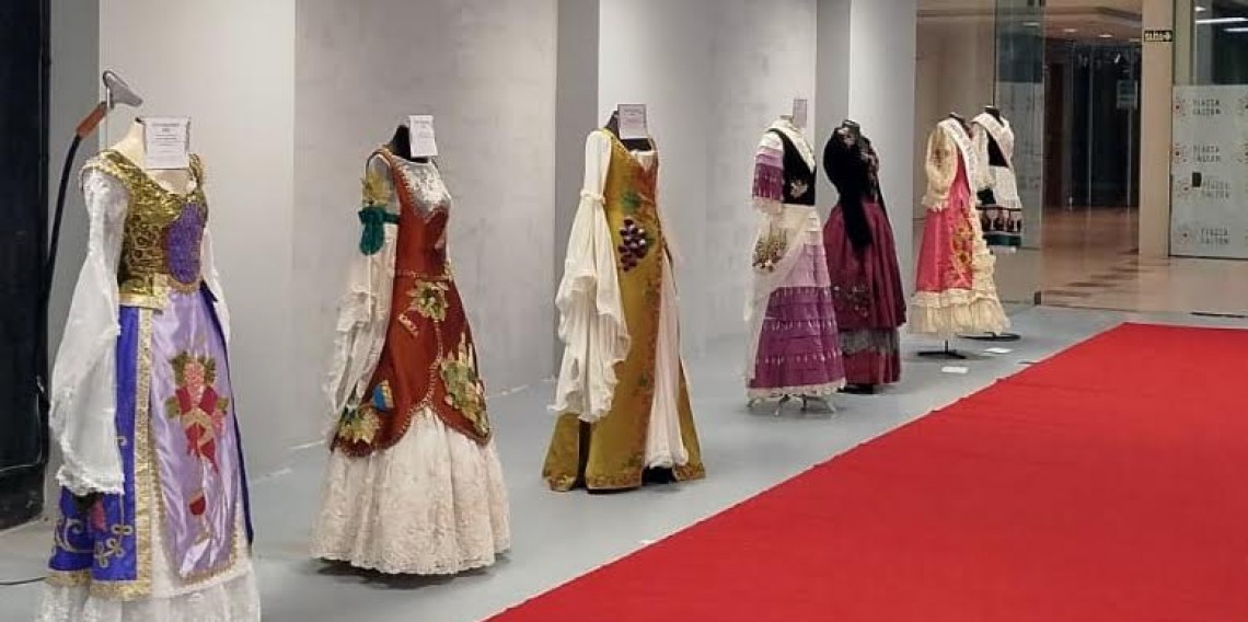 Exposição mostra trajes das cortes da Fenavinho