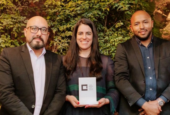 Dandara Assis Rocha, coordenadora de Vendas da Tramontina, entre Kleber Spínola (à esquerda),  representante de São Paulo, e Michael Rodnei Ferreira, coordenador de Vendas 