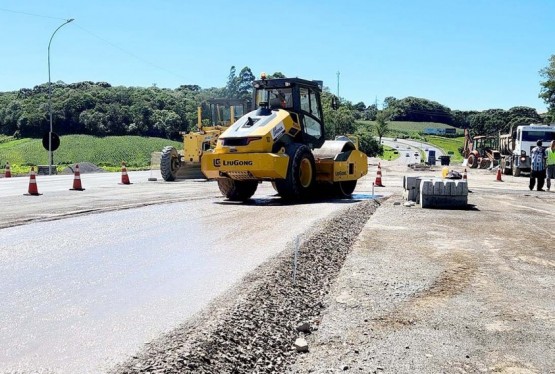 Previsão é de que até sexta-feira (15%) as obras em frente à base do Grupo Rodoviário sejam concluídas