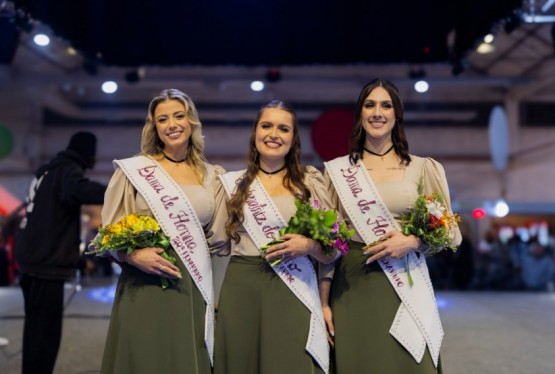  Corte da 20ª Fenavinho: Graziele Miszevski, Laura Caroline Pouluk Strozak e Yasmin Luiza de Lima Barbacovi