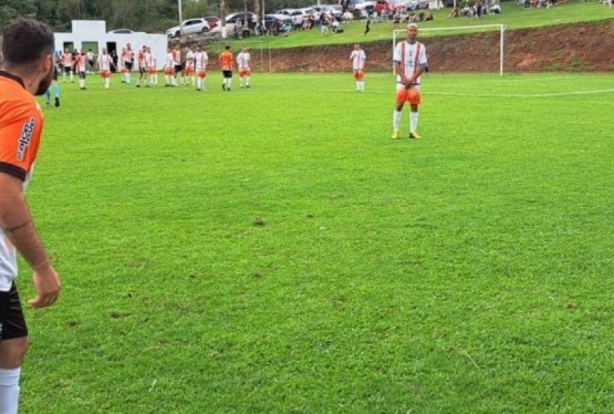 Garibaldi: alunas da escolinha de ginástica artística participam